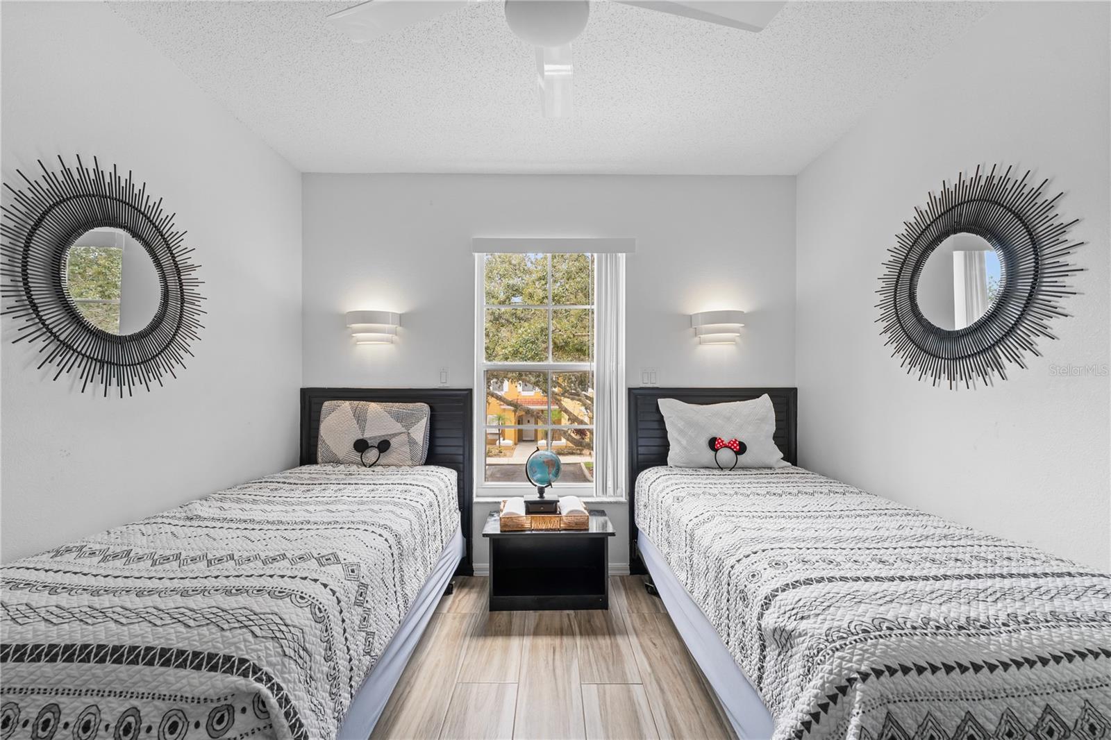 LAKE BERKLEY RESIDENCE - Residential