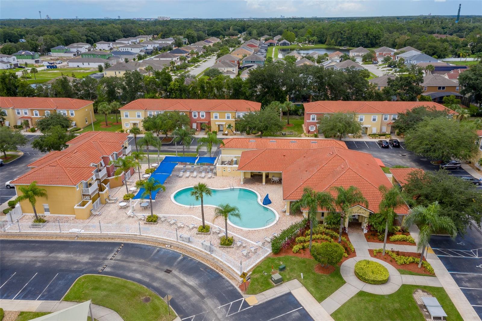 LAKE BERKLEY RESIDENCE - Residential