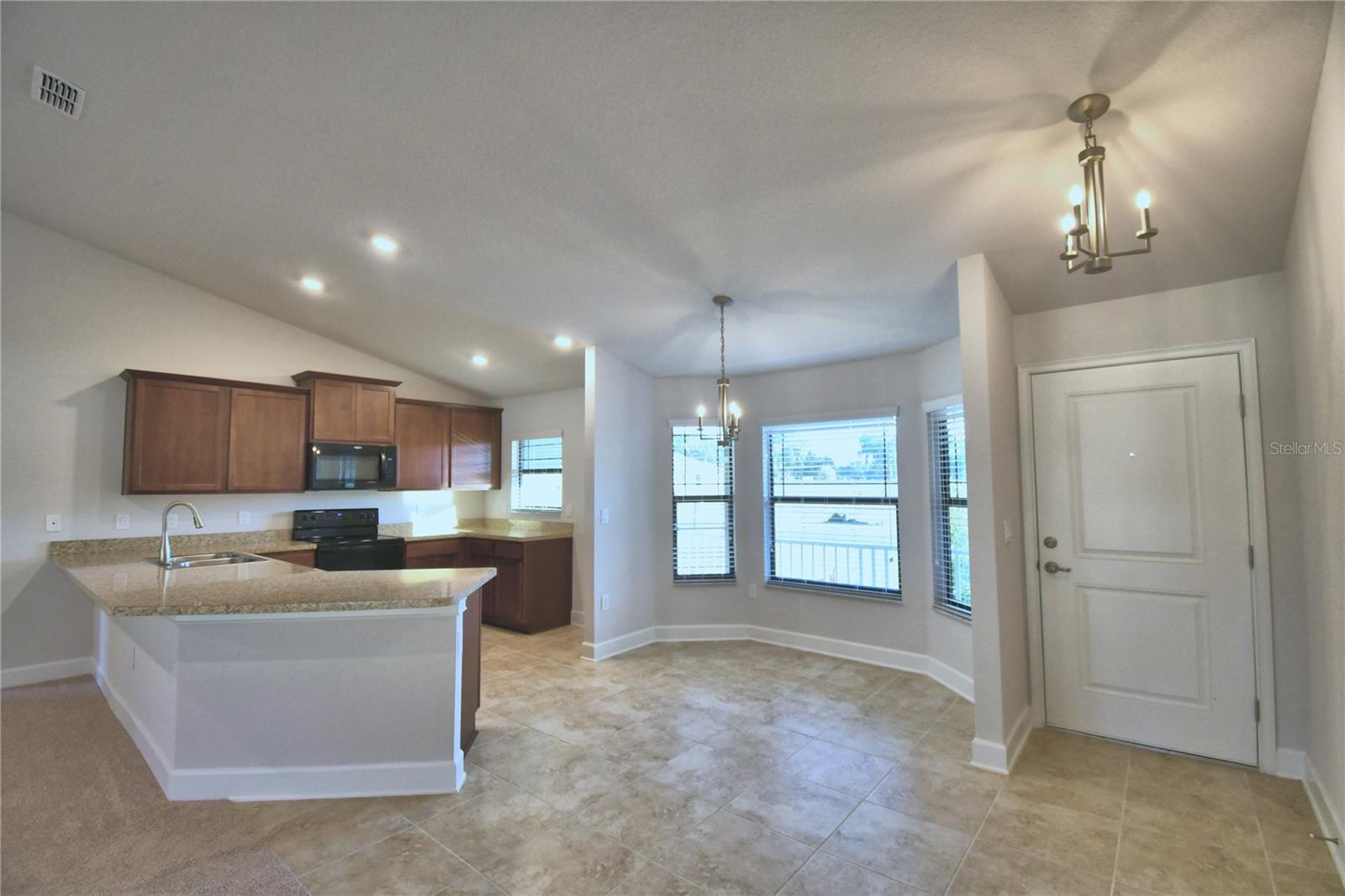 1218 HICKORY NUT DRIVE