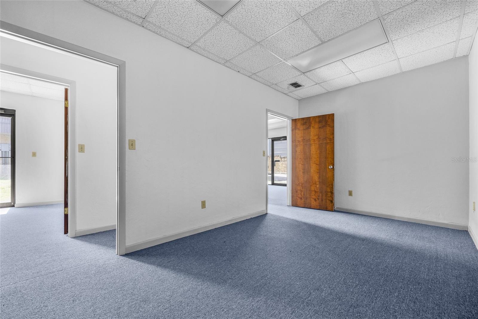 PARADISE SUB CONTD - Commercial Lease