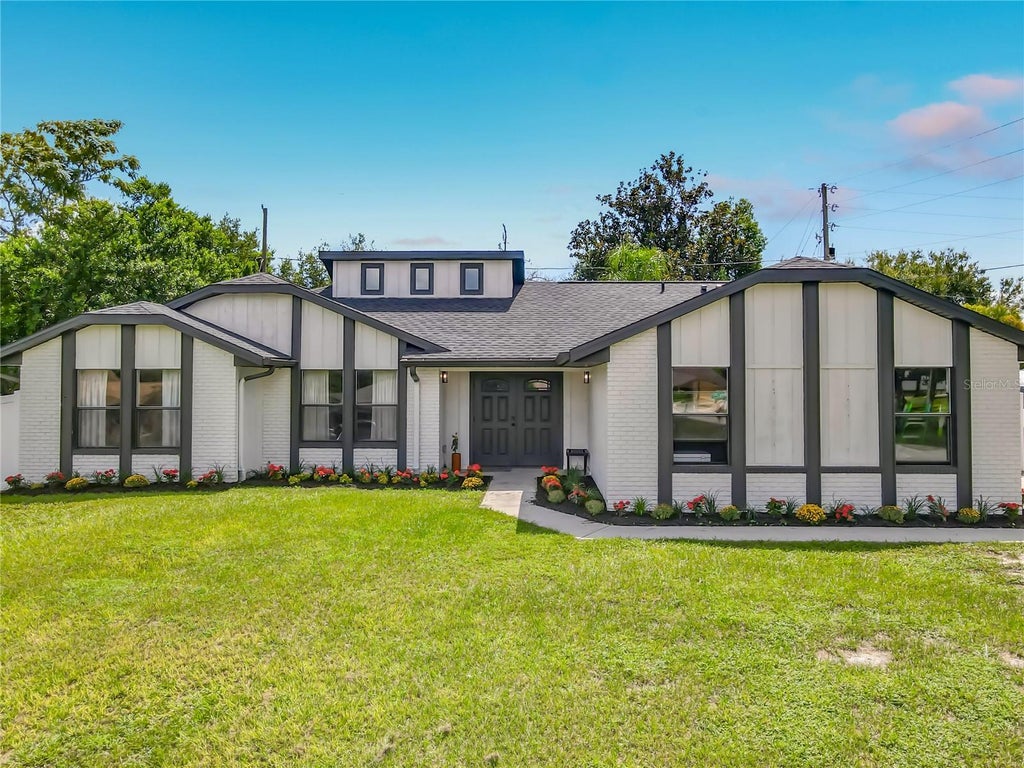 Photo of 2121 Arrowhead Avenue, Deltona, FL 32725 (MLS # O6442054)