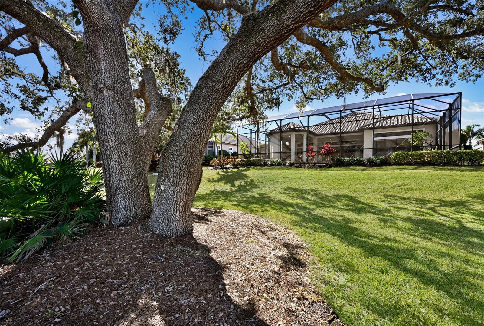 ESPLANADE - Residential