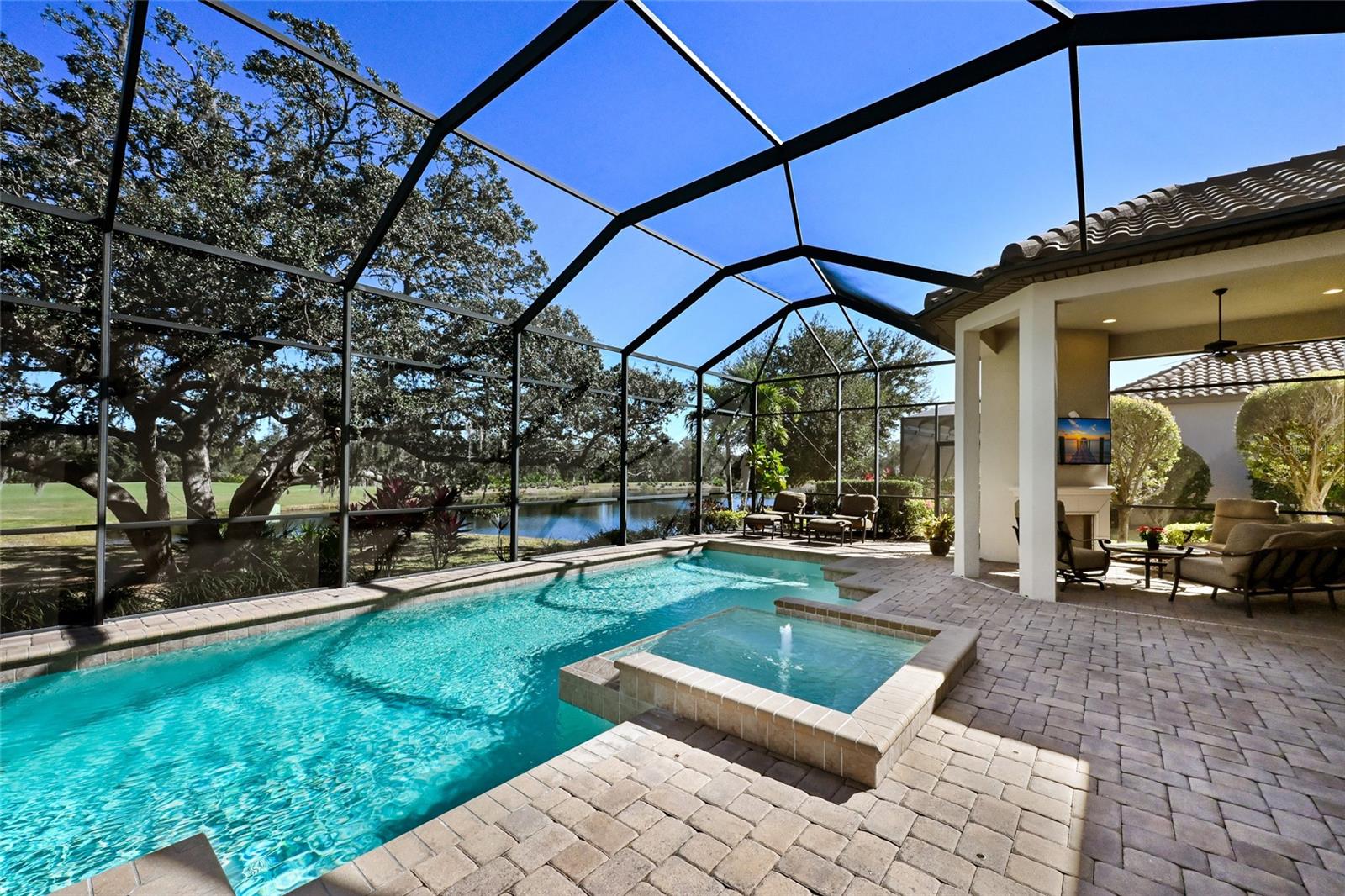 ESPLANADE - Residential