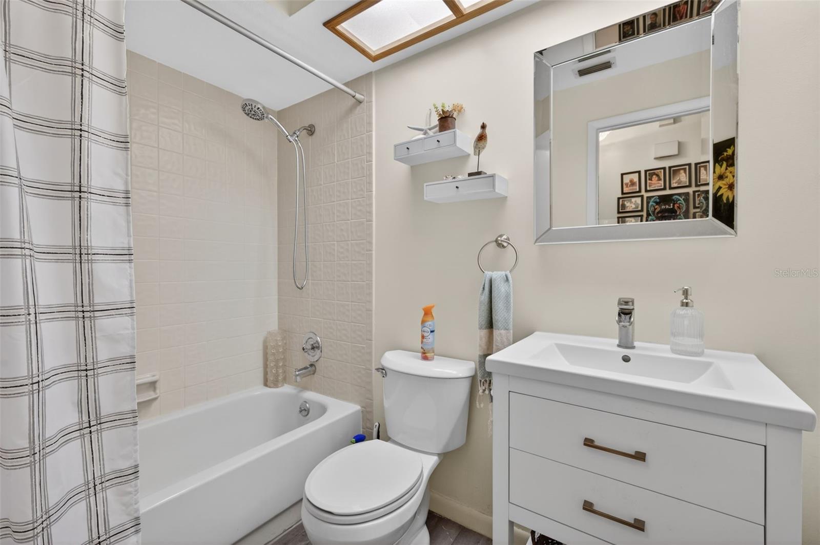 LAKE SEMINOLE VILLAGE - Residential