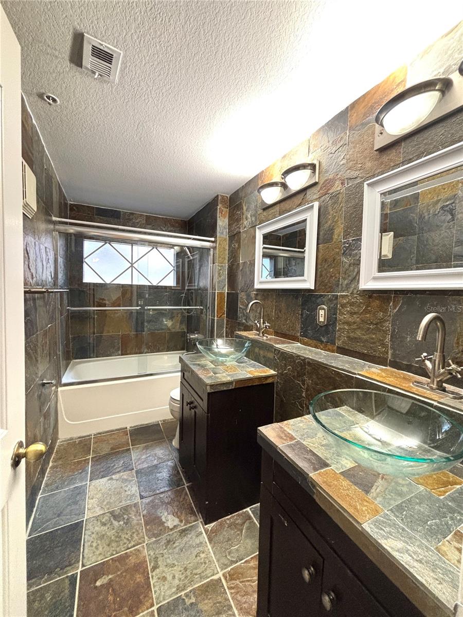 VISCONTI EAST - Residential Lease