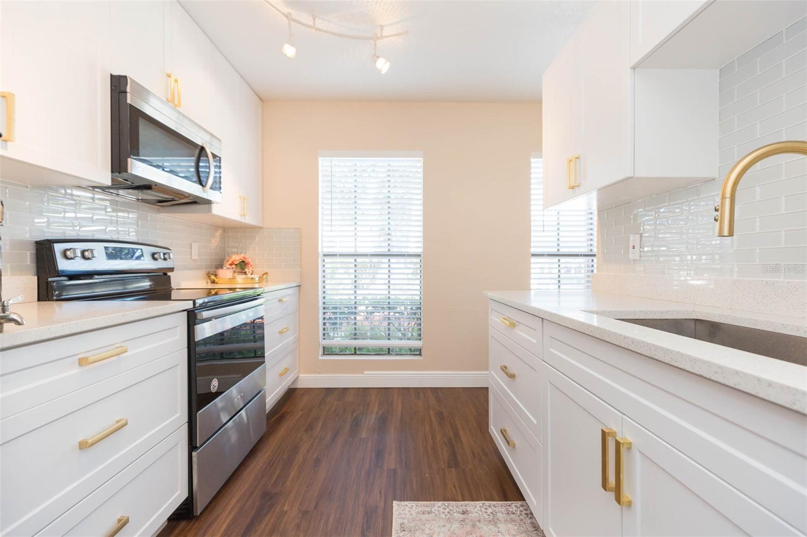 HARBOUR OAKS OF DUNEDIN CONDO - Residential