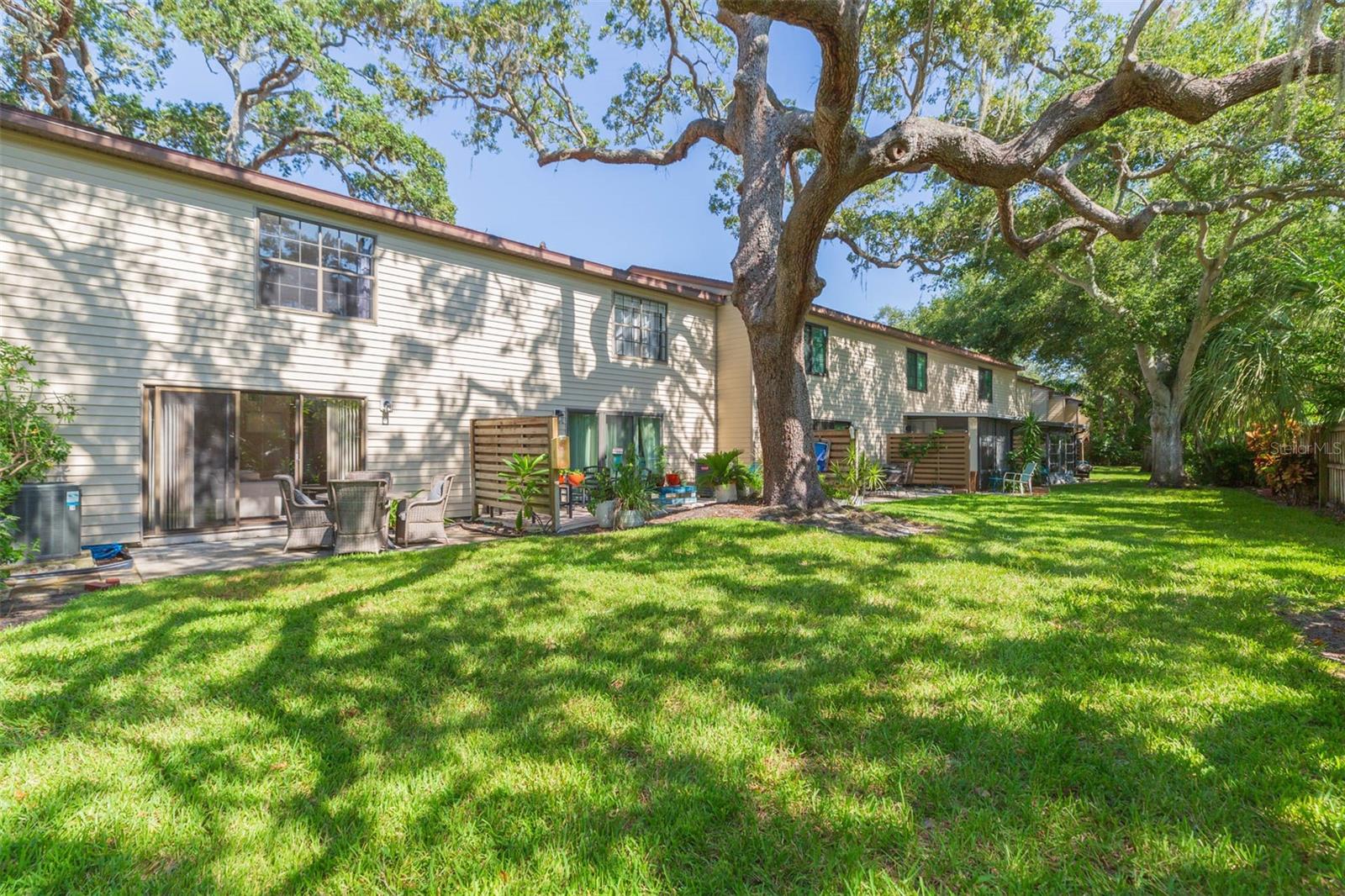 HARBOUR OAKS OF DUNEDIN CONDO - Residential