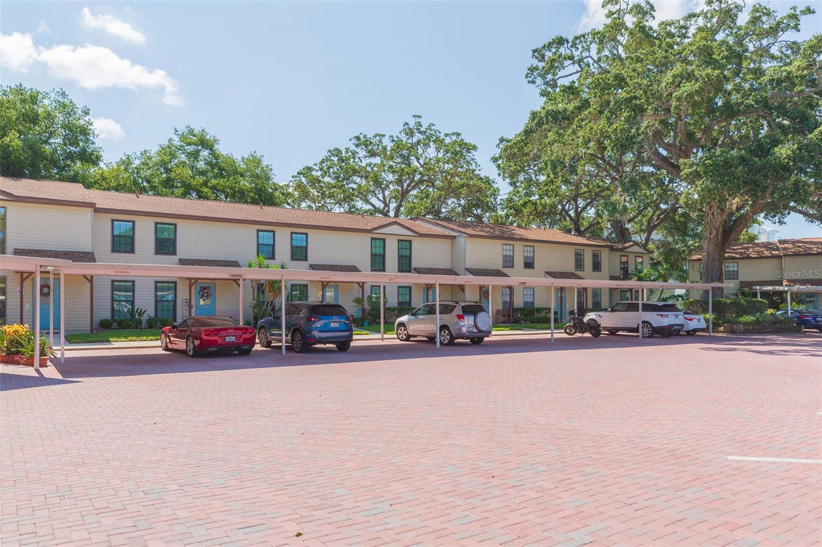 HARBOUR OAKS OF DUNEDIN CONDO - Residential