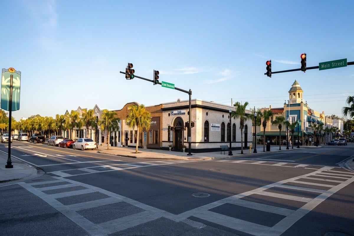 SAND PEBBLE - Residential Lease