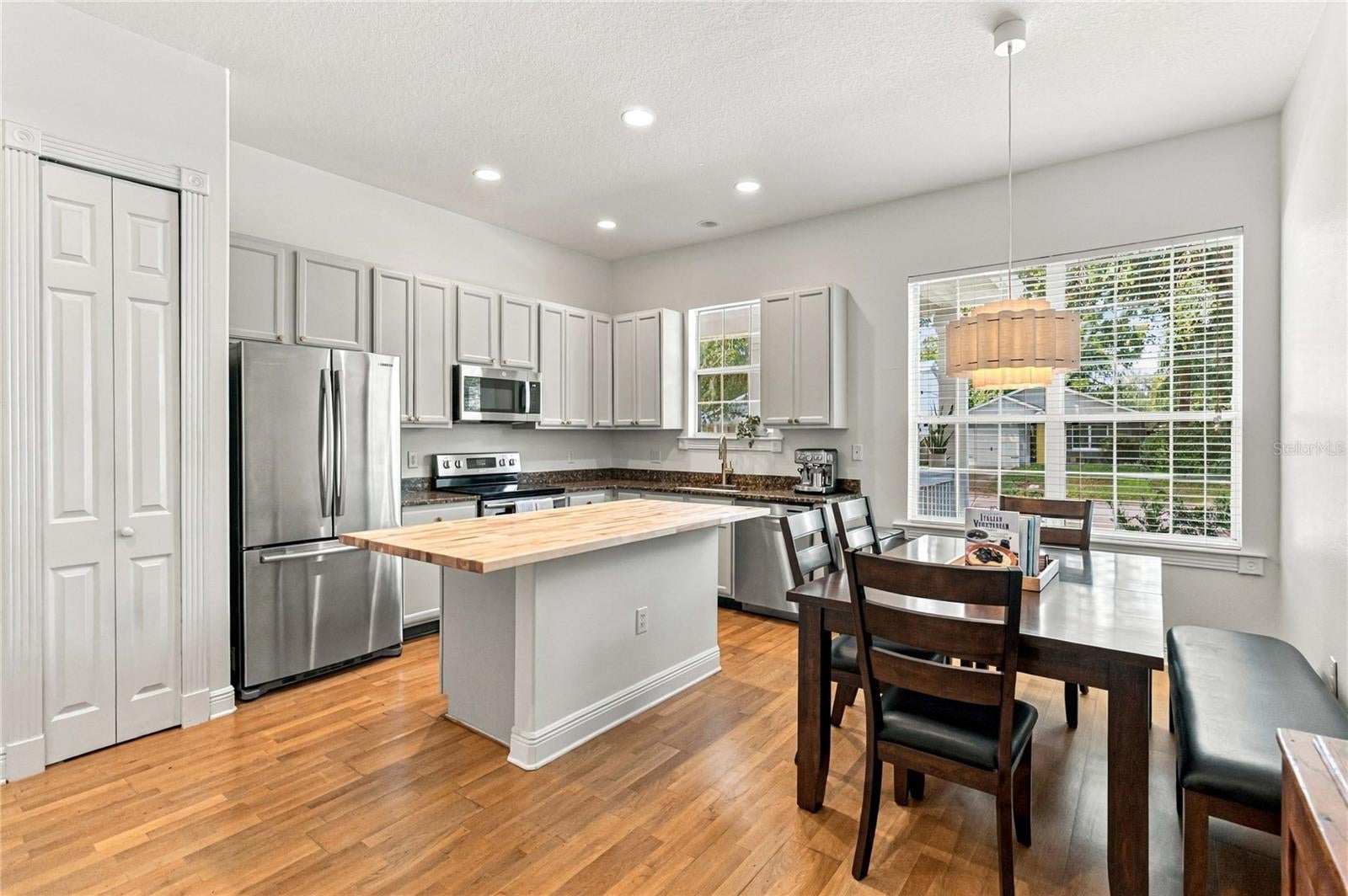 1222 NOBLE PLACE