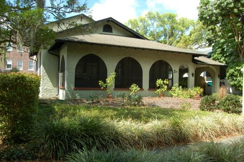 A home in LAKELAND