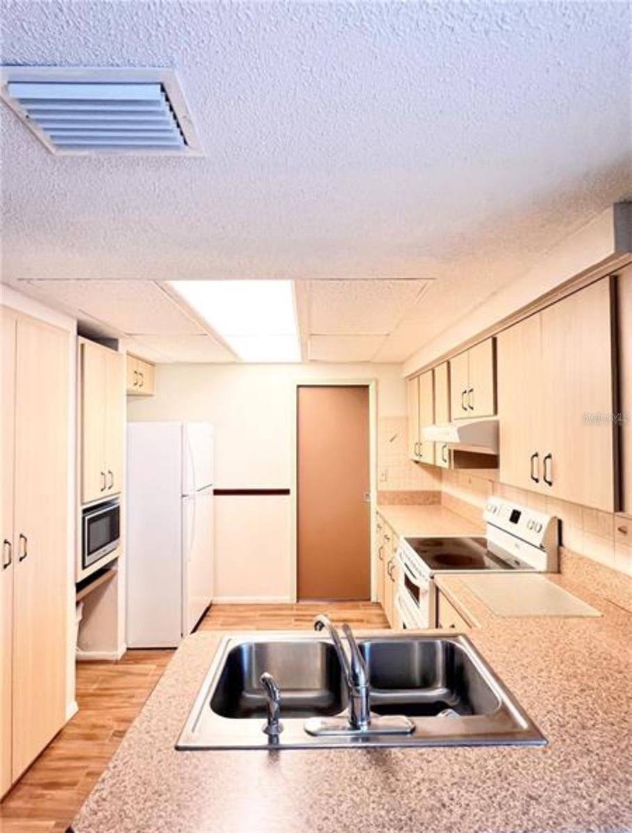 SEVEN SPGS HOMES - Residential Lease