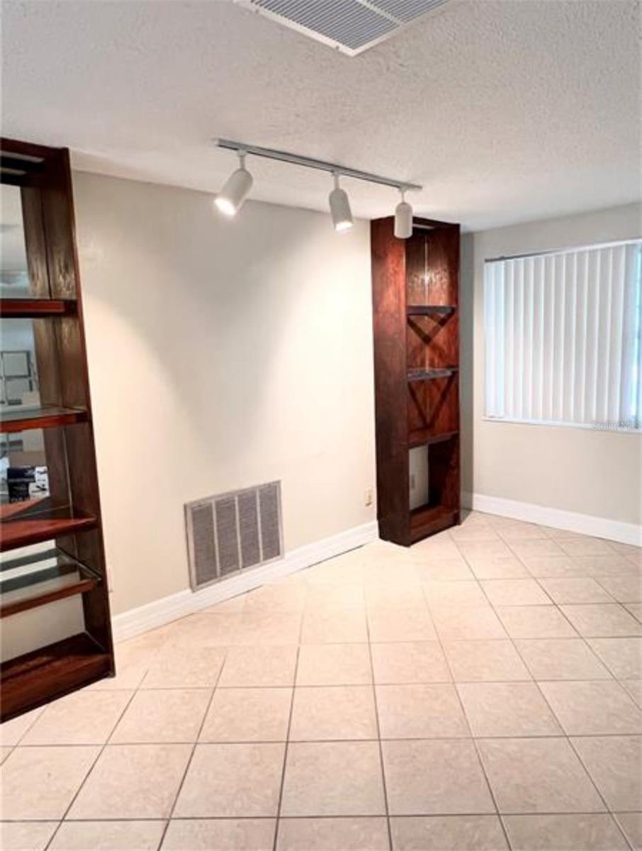 SEVEN SPGS HOMES - Residential Lease