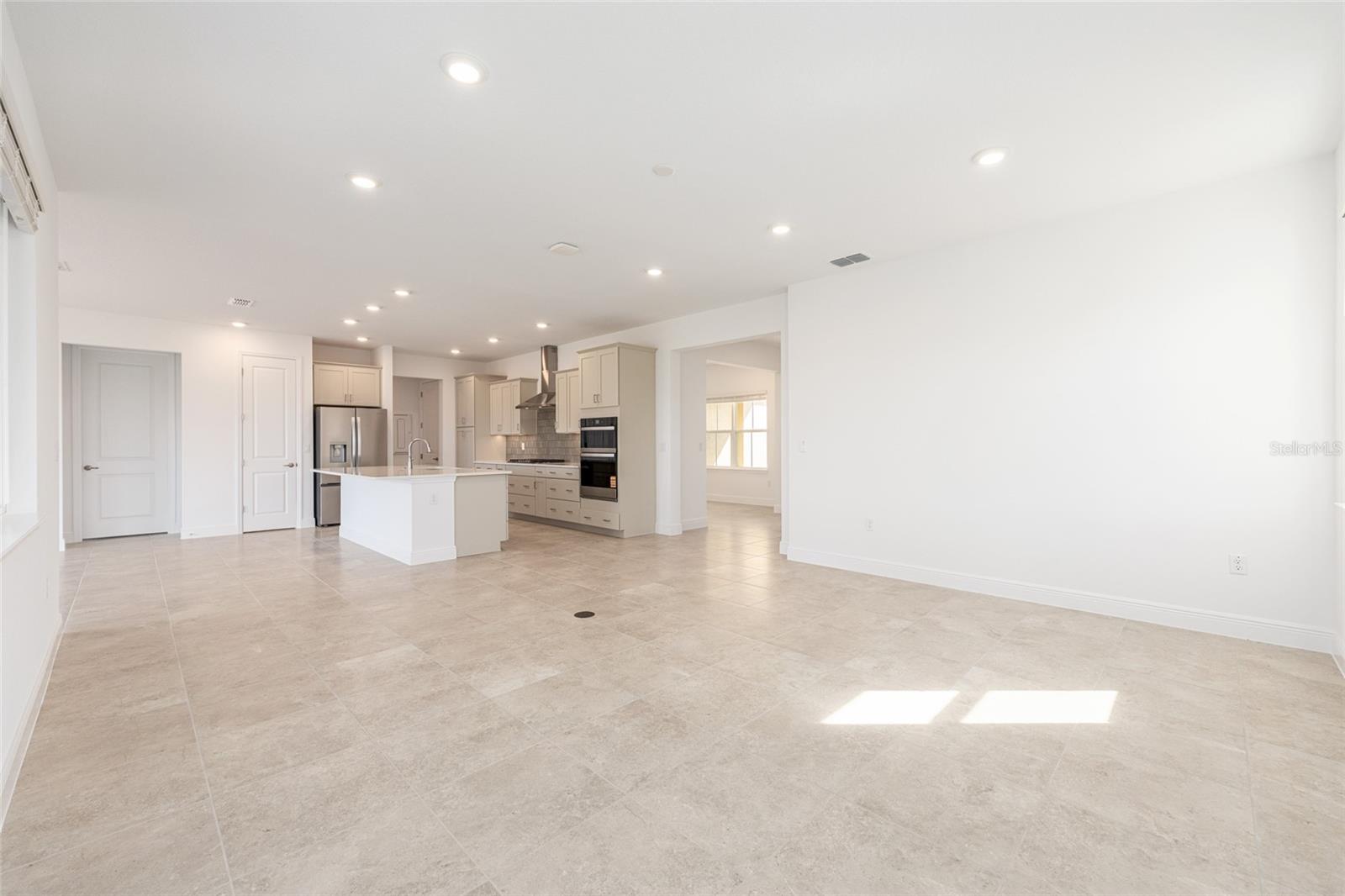 ON TOP OF THE WORLD - Residential