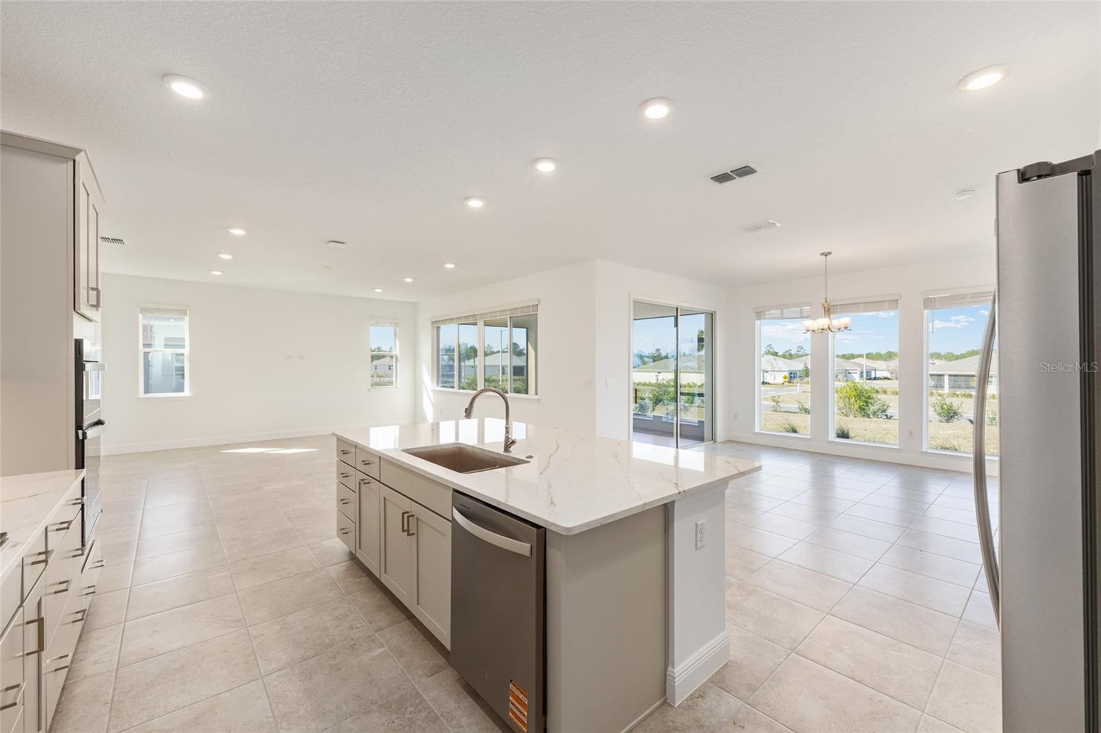 ON TOP OF THE WORLD - Residential