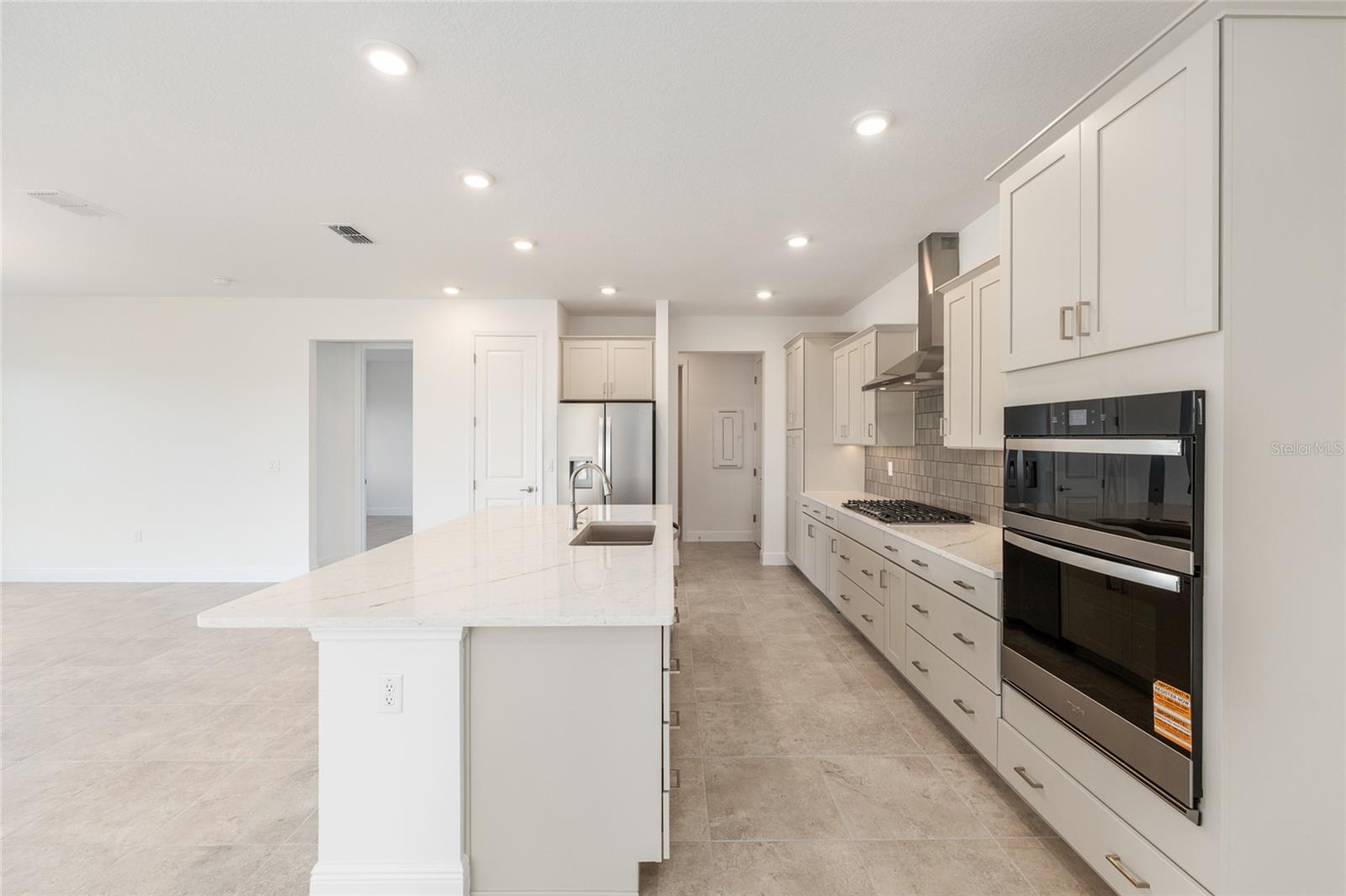 ON TOP OF THE WORLD - Residential