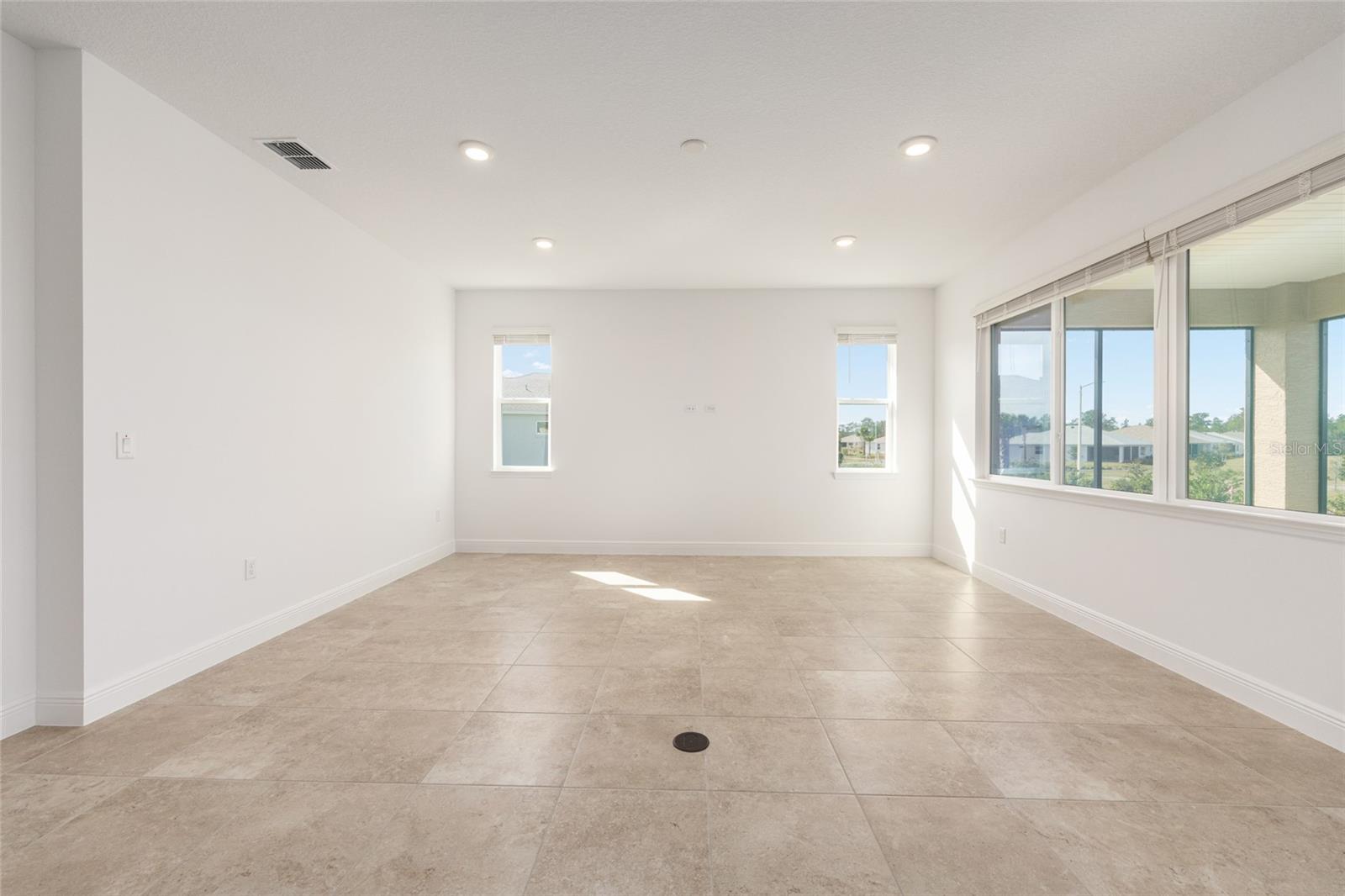 ON TOP OF THE WORLD - Residential