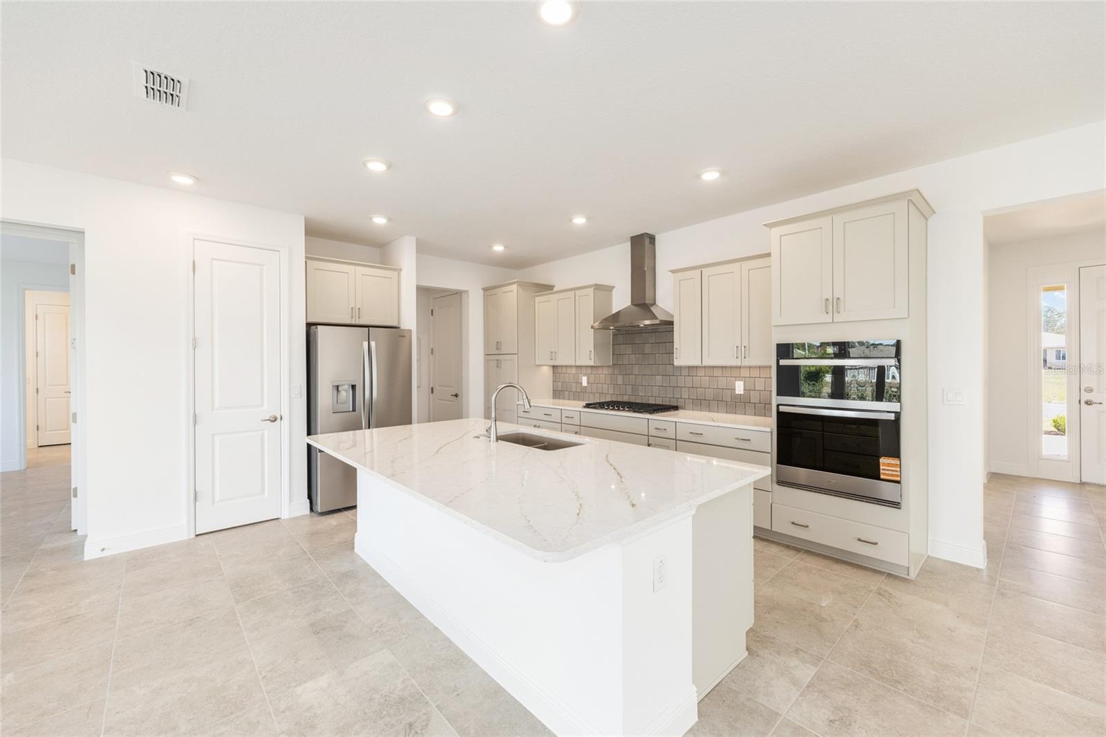 ON TOP OF THE WORLD - Residential