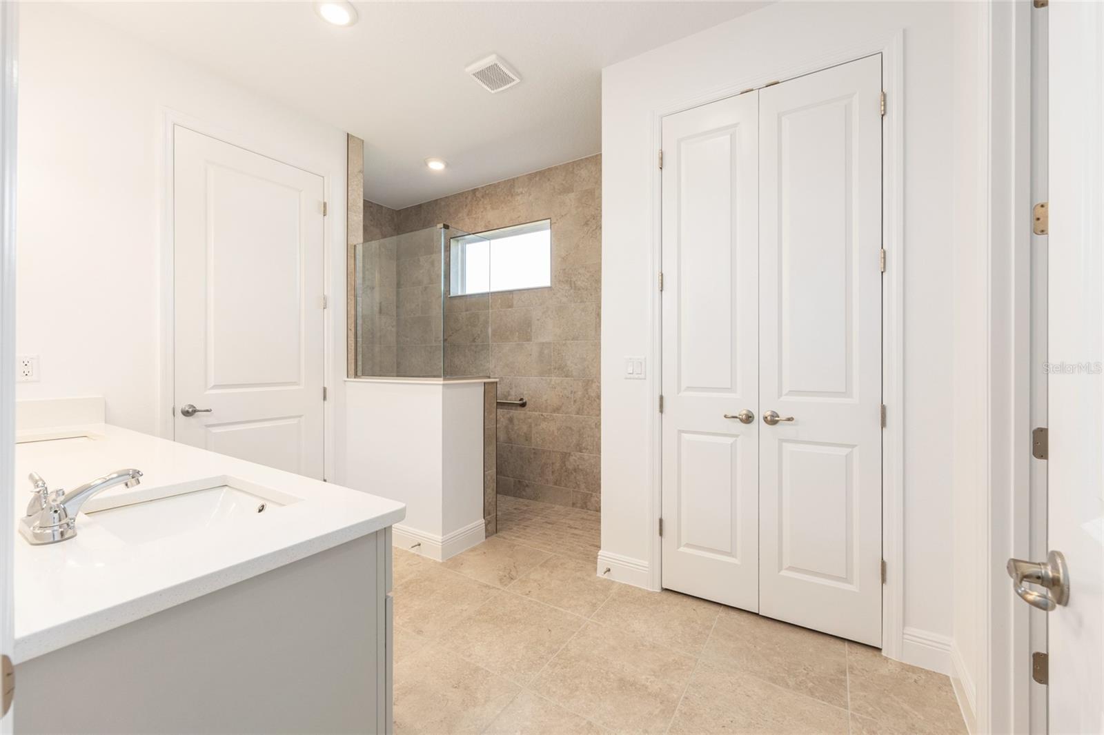 ON TOP OF THE WORLD - Residential