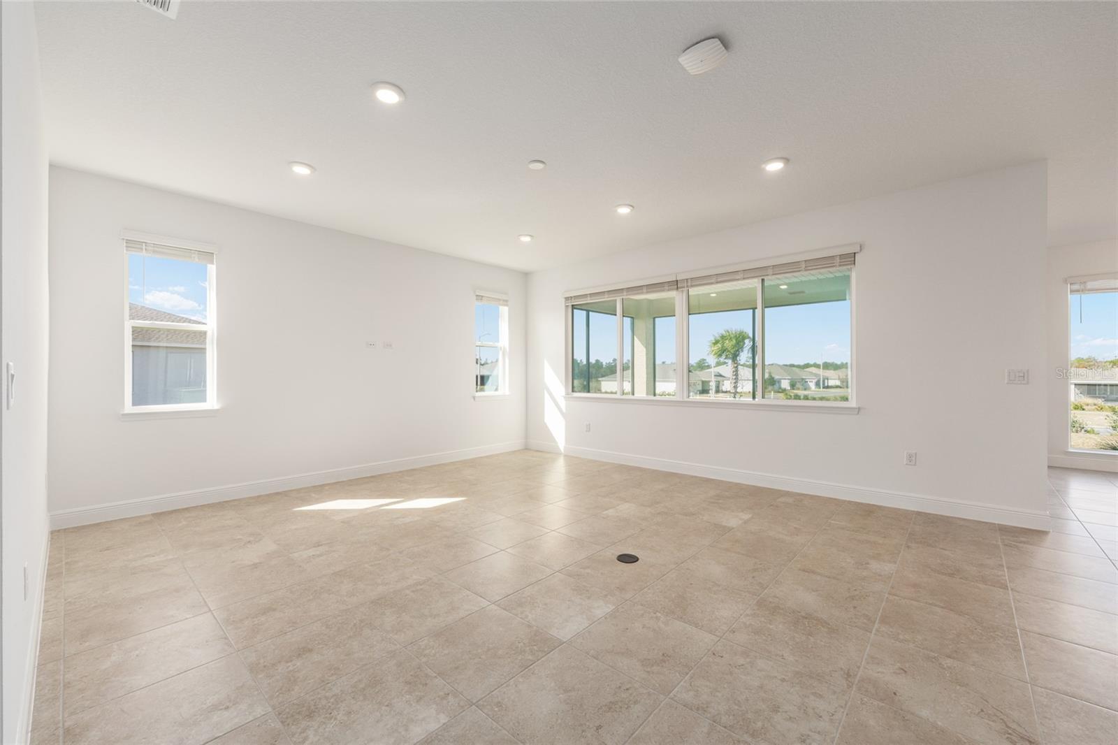 ON TOP OF THE WORLD - Residential