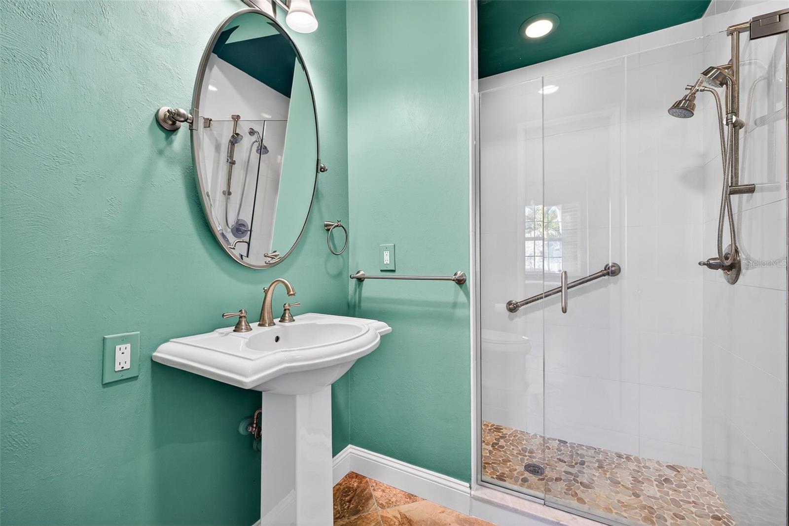 WATERS EDGE 2/PEPPERTREE POIN - Residential