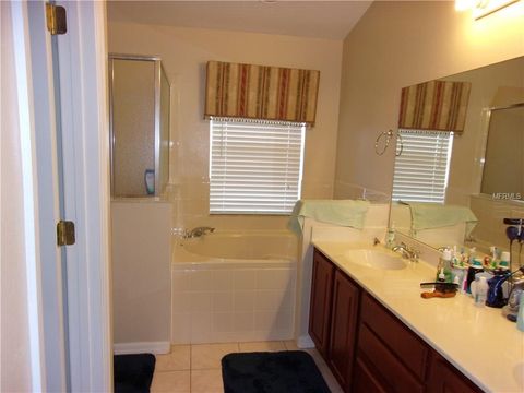 A home in LAKELAND
