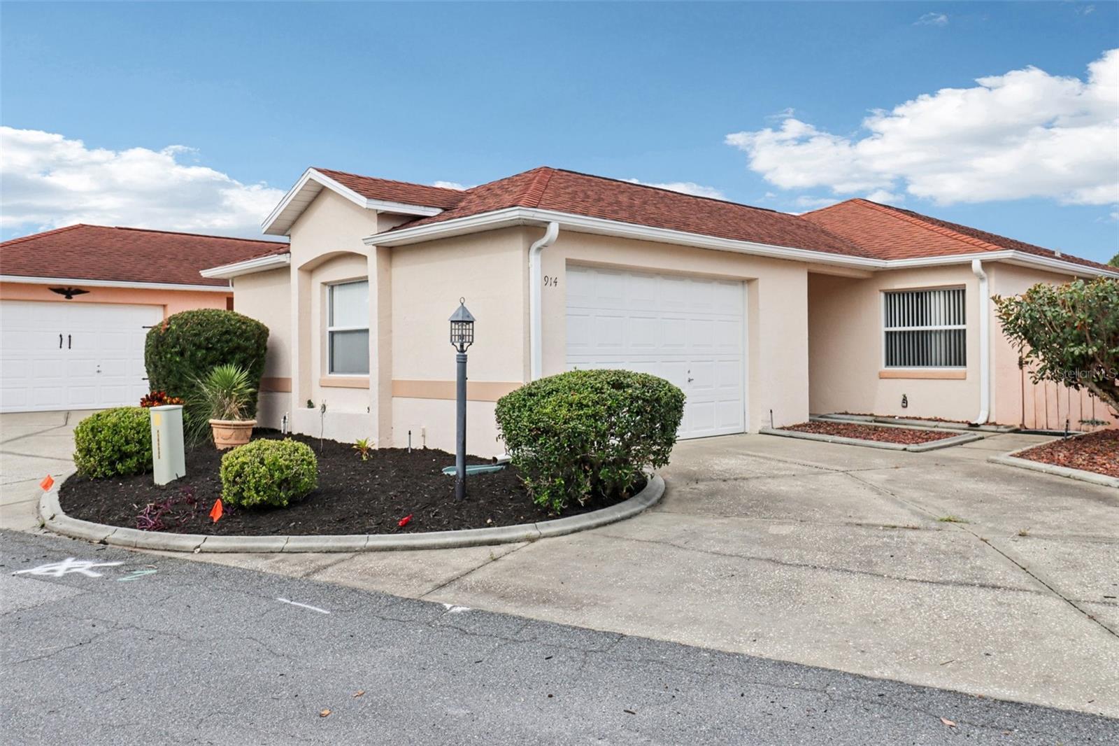 LADY LAKE ORANGE BLOSSOM GARDENS HACIENDA VILLAS - Residential