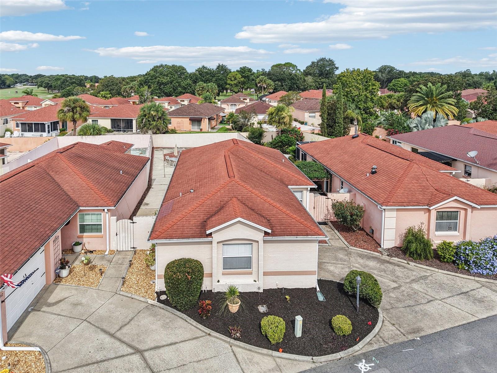 LADY LAKE ORANGE BLOSSOM GARDENS HACIENDA VILLAS - Residential