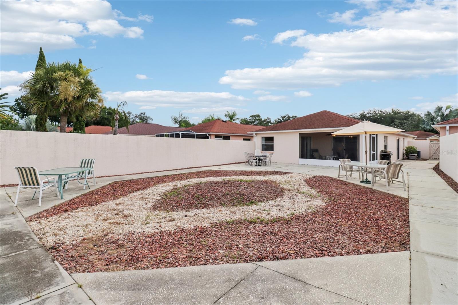 LADY LAKE ORANGE BLOSSOM GARDENS HACIENDA VILLAS - Residential
