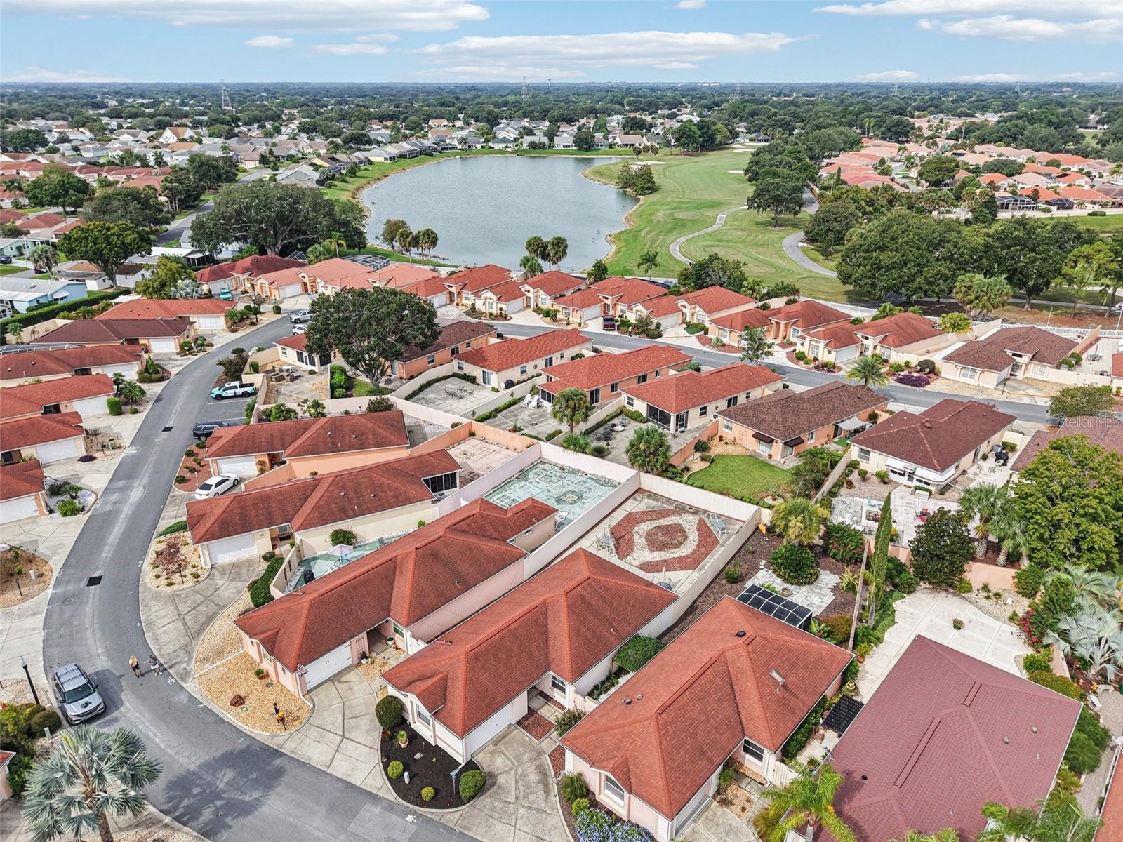 LADY LAKE ORANGE BLOSSOM GARDENS HACIENDA VILLAS - Residential