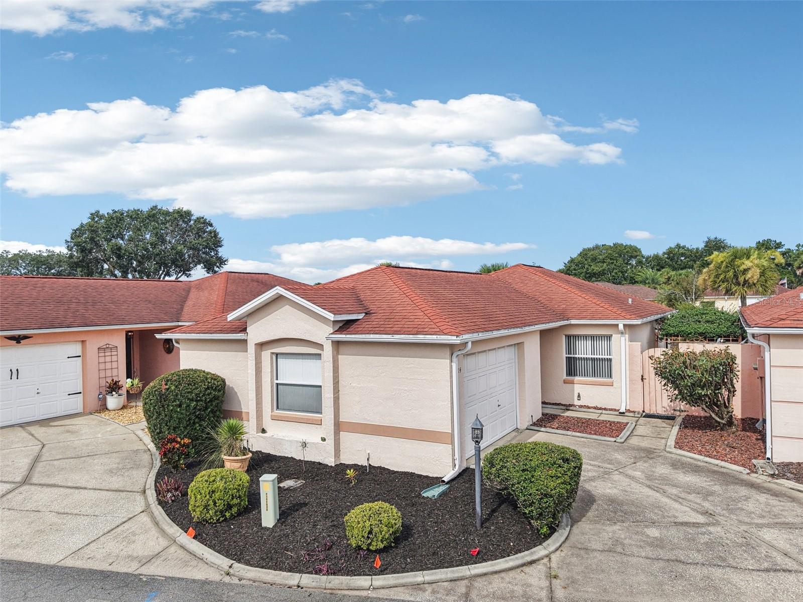 LADY LAKE ORANGE BLOSSOM GARDENS HACIENDA VILLAS - Residential