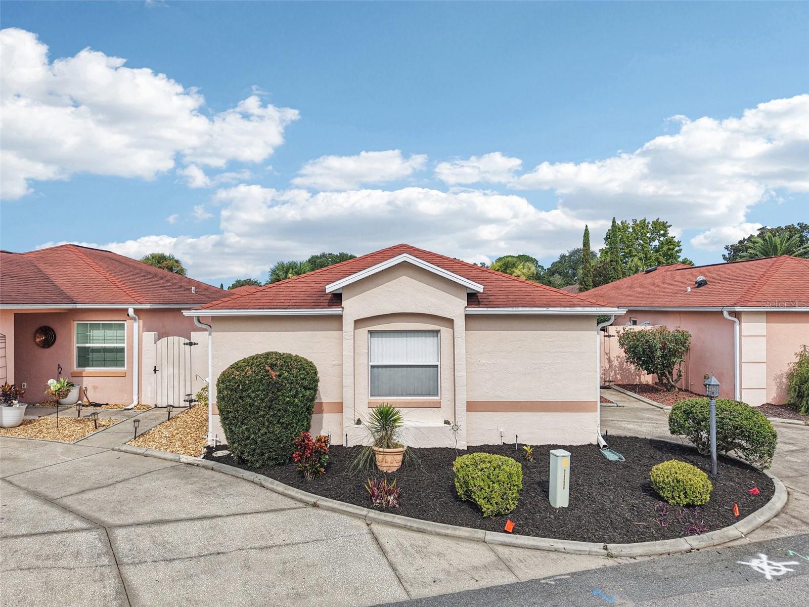 LADY LAKE ORANGE BLOSSOM GARDENS HACIENDA VILLAS - Residential