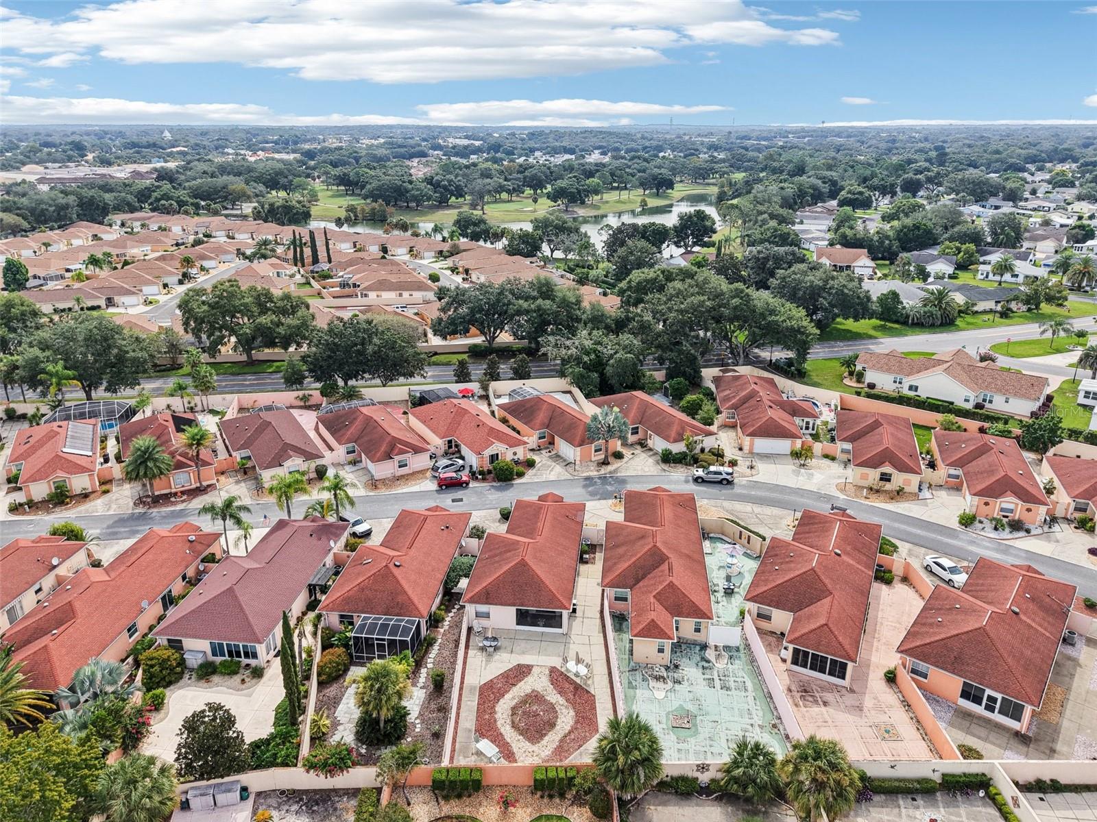 LADY LAKE ORANGE BLOSSOM GARDENS HACIENDA VILLAS - Residential