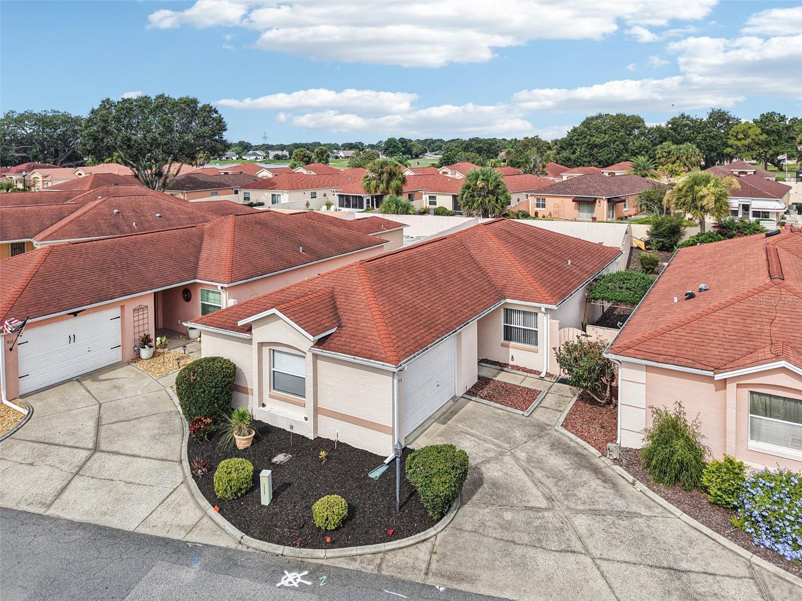 LADY LAKE ORANGE BLOSSOM GARDENS HACIENDA VILLAS - Residential