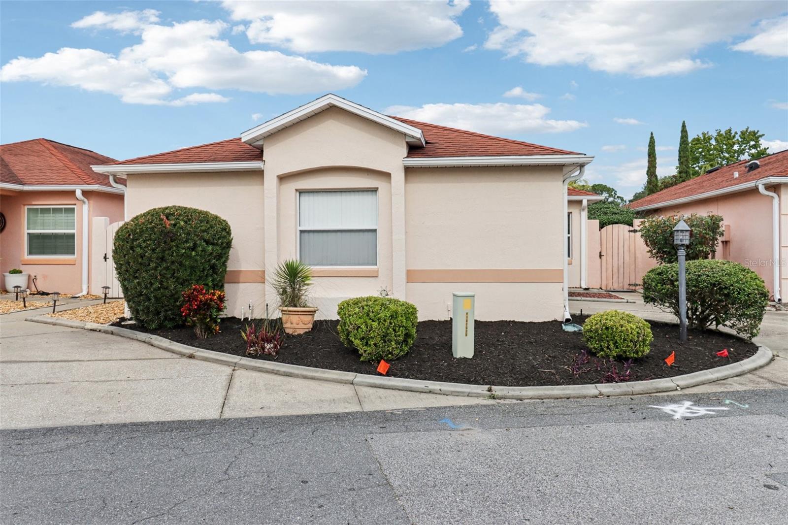 LADY LAKE ORANGE BLOSSOM GARDENS HACIENDA VILLAS - Residential