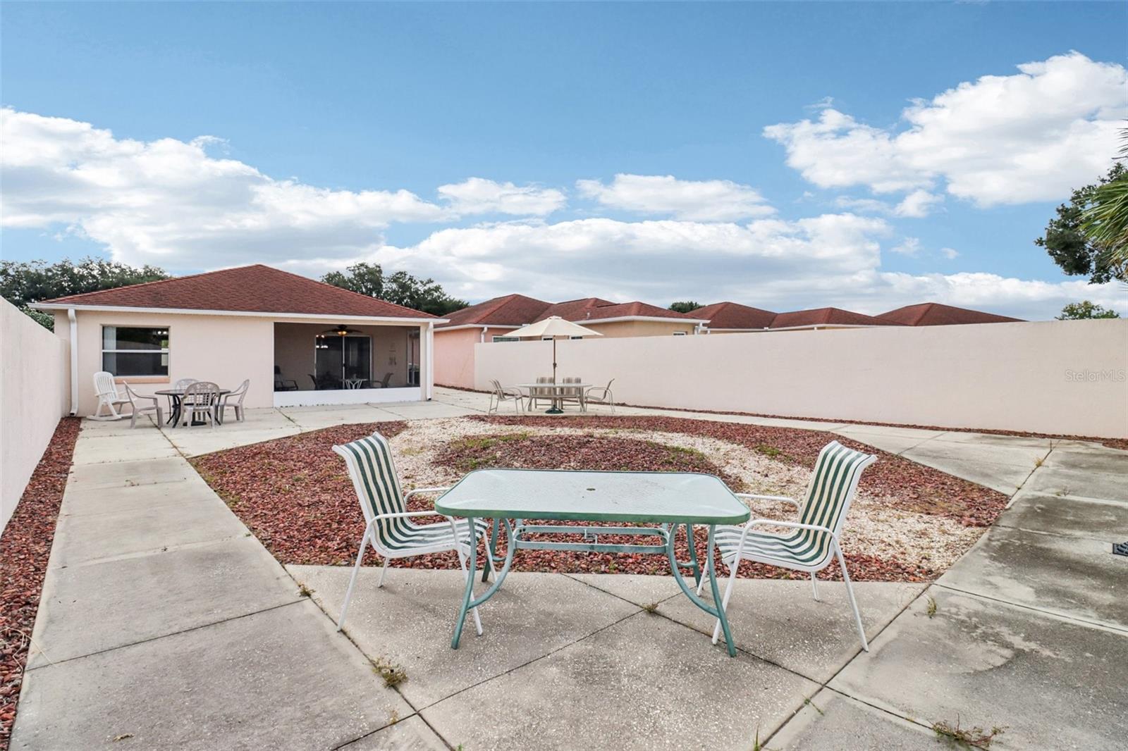LADY LAKE ORANGE BLOSSOM GARDENS HACIENDA VILLAS - Residential