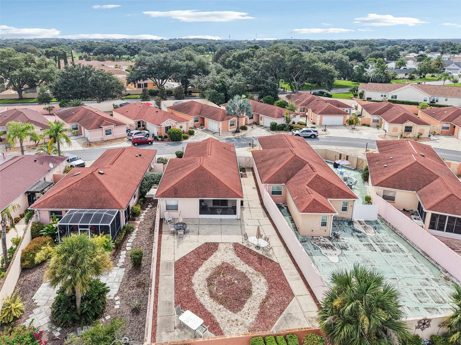 LADY LAKE ORANGE BLOSSOM GARDENS HACIENDA VILLAS - Residential
