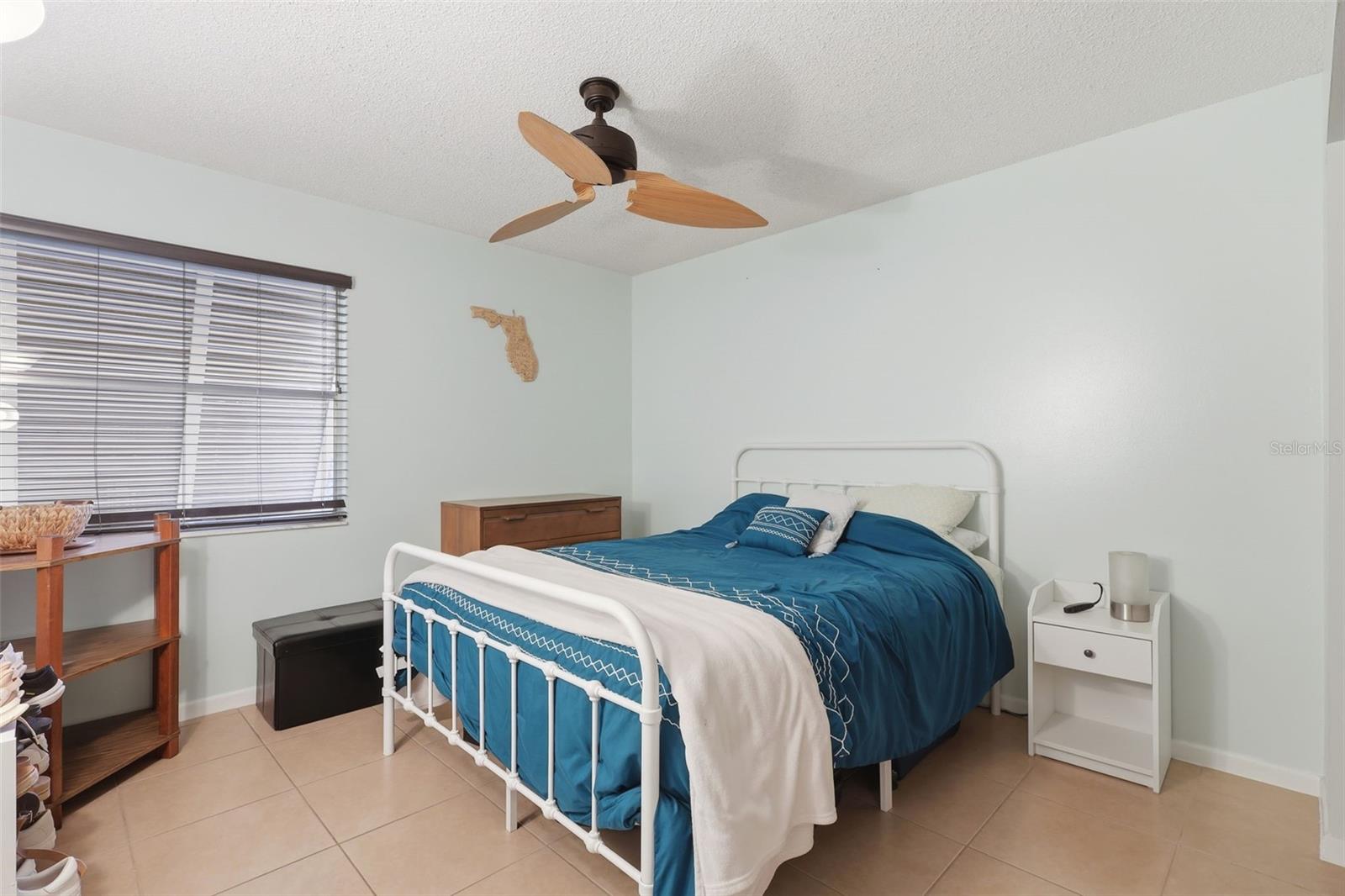 LAKESIDE CONDO APTS - Residential