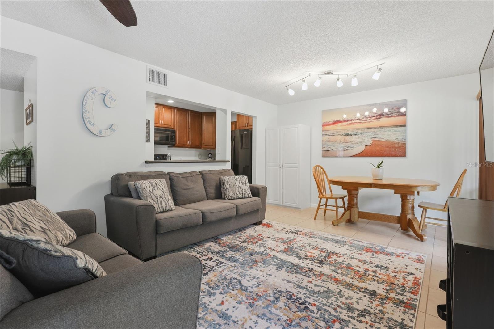 LAKESIDE CONDO APTS - Residential