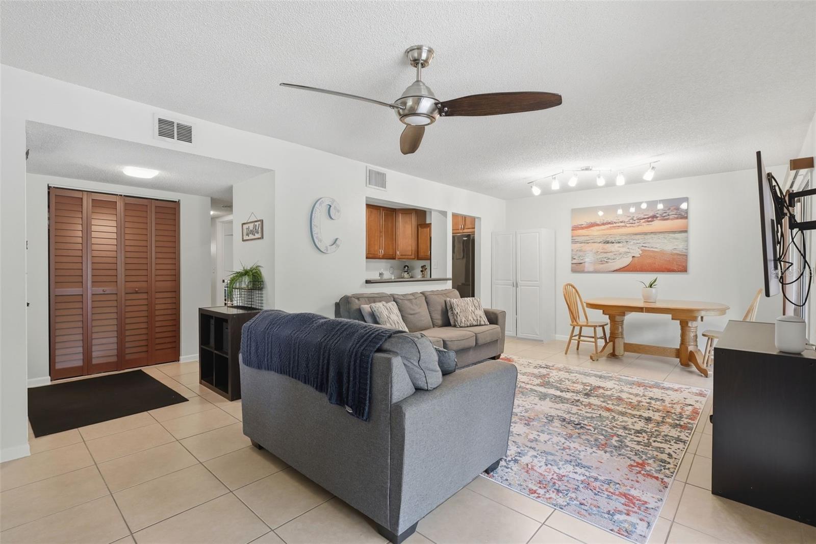 LAKESIDE CONDO APTS - Residential