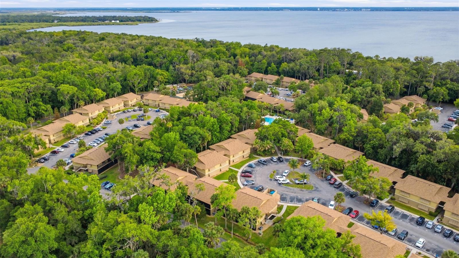 LAKESIDE CONDO APTS - Residential