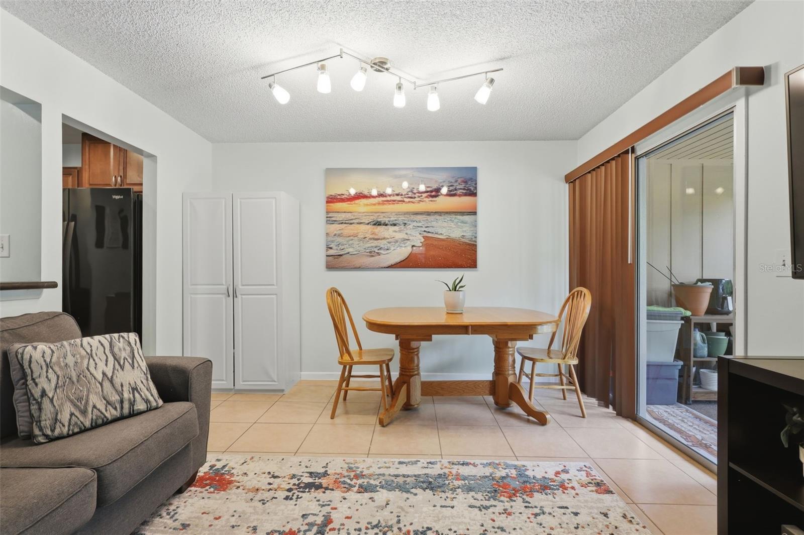 LAKESIDE CONDO APTS - Residential