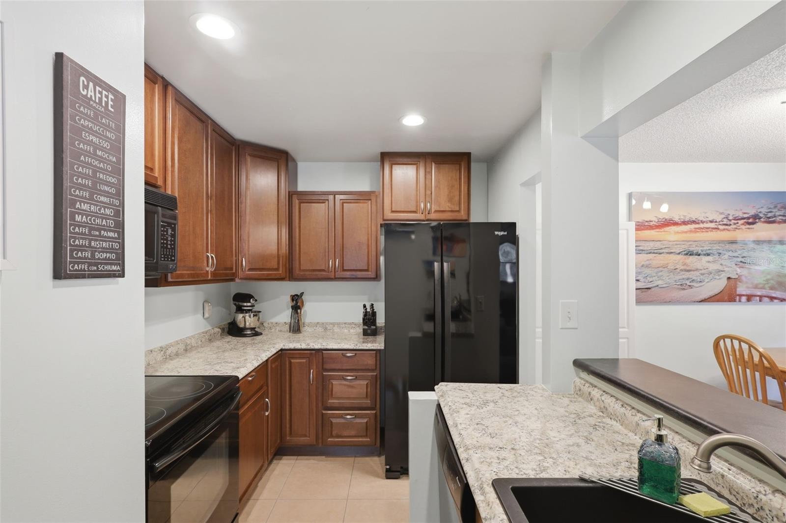 LAKESIDE CONDO APTS - Residential