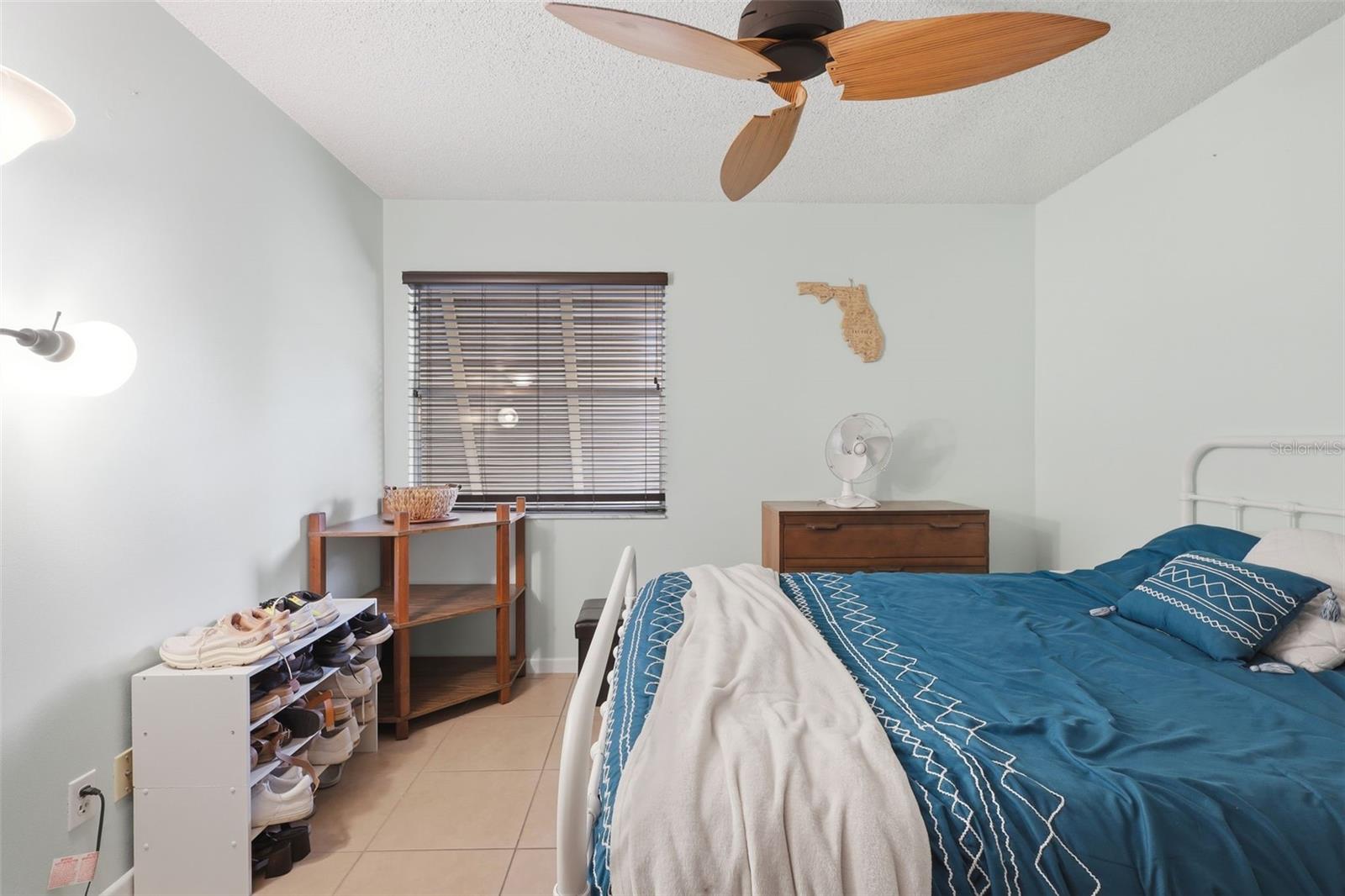 LAKESIDE CONDO APTS - Residential