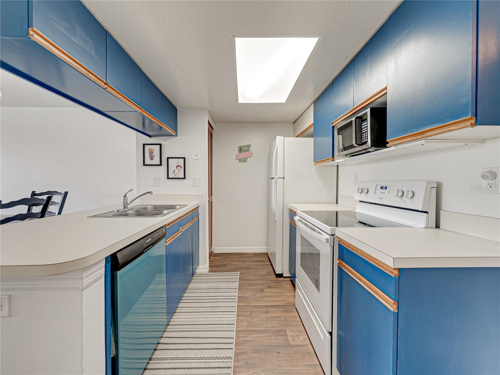 VILLAS AT SOMERSET THE - Residential
