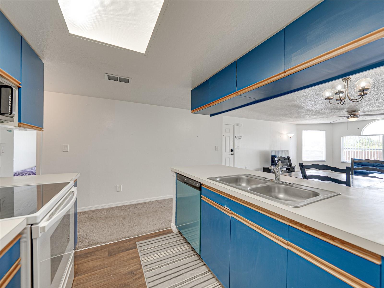 VILLAS AT SOMERSET THE - Residential