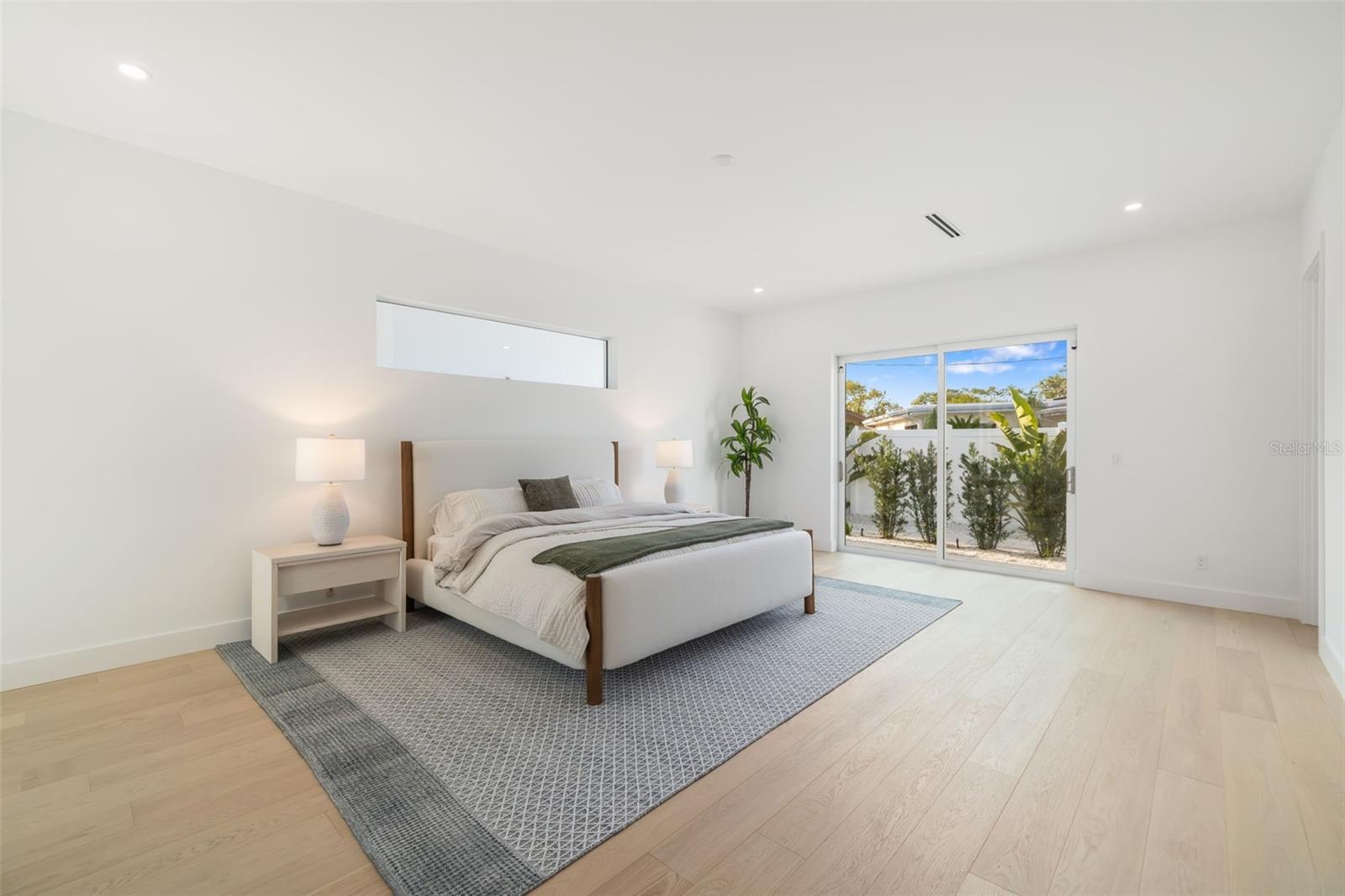 SOUTH GATE - Residential