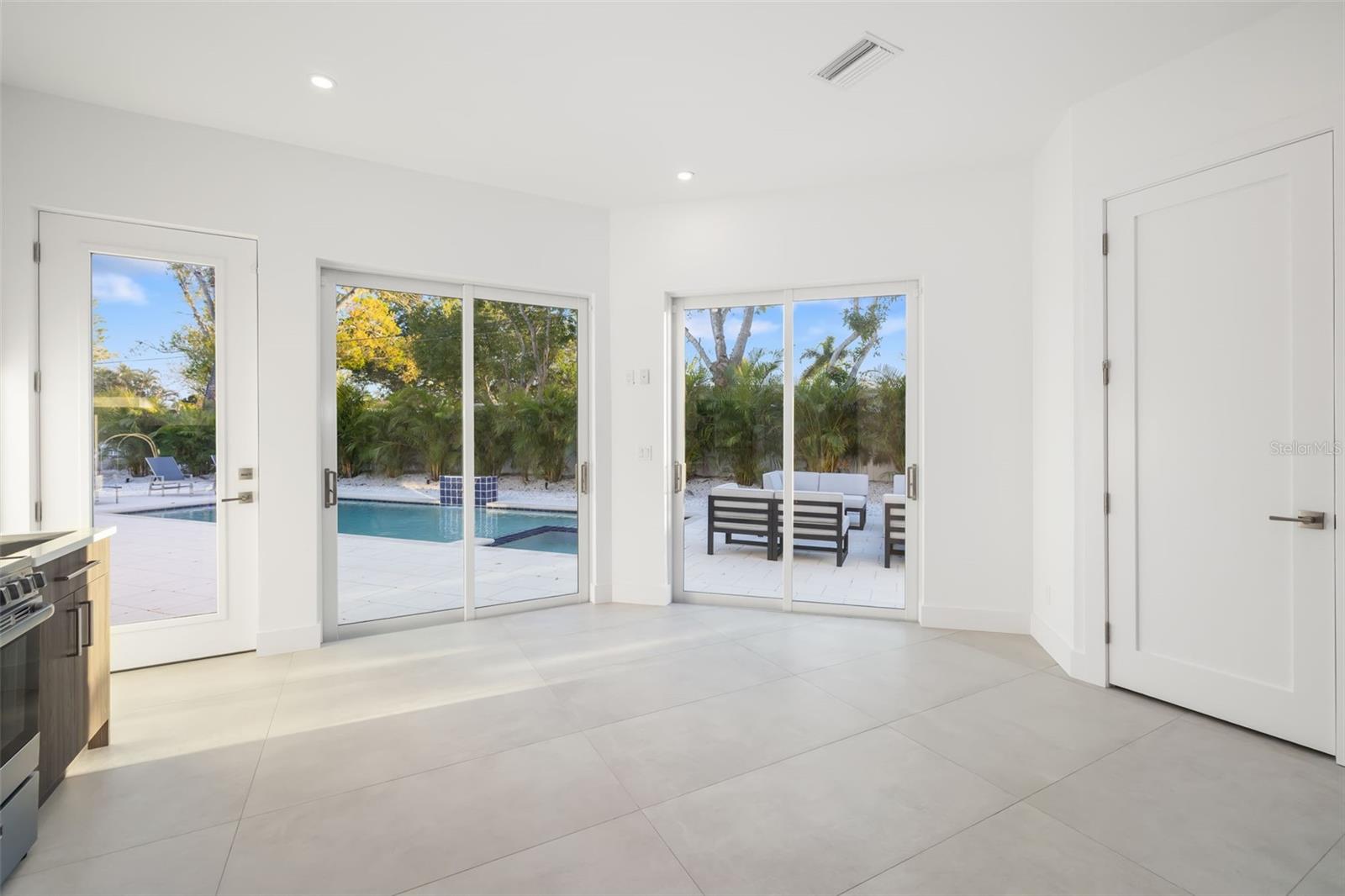 SOUTH GATE - Residential