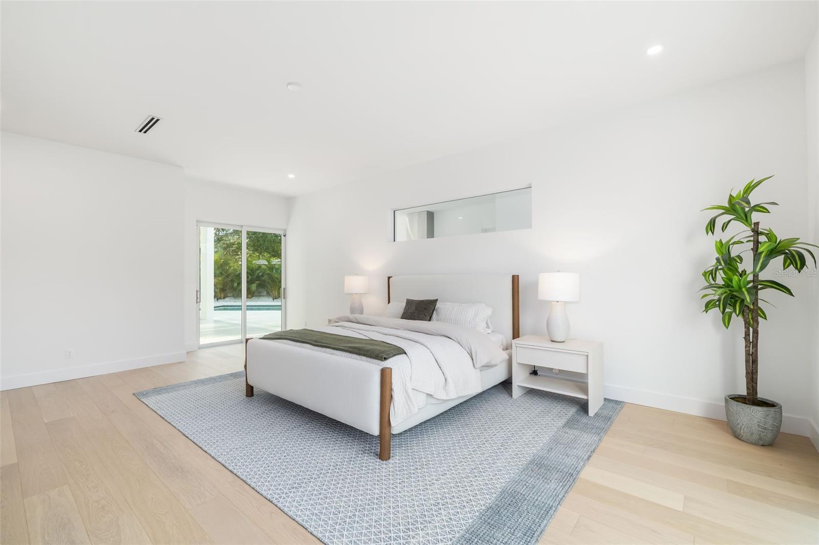 SOUTH GATE - Residential