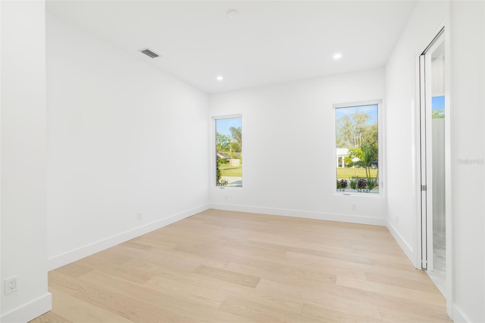 SOUTH GATE - Residential